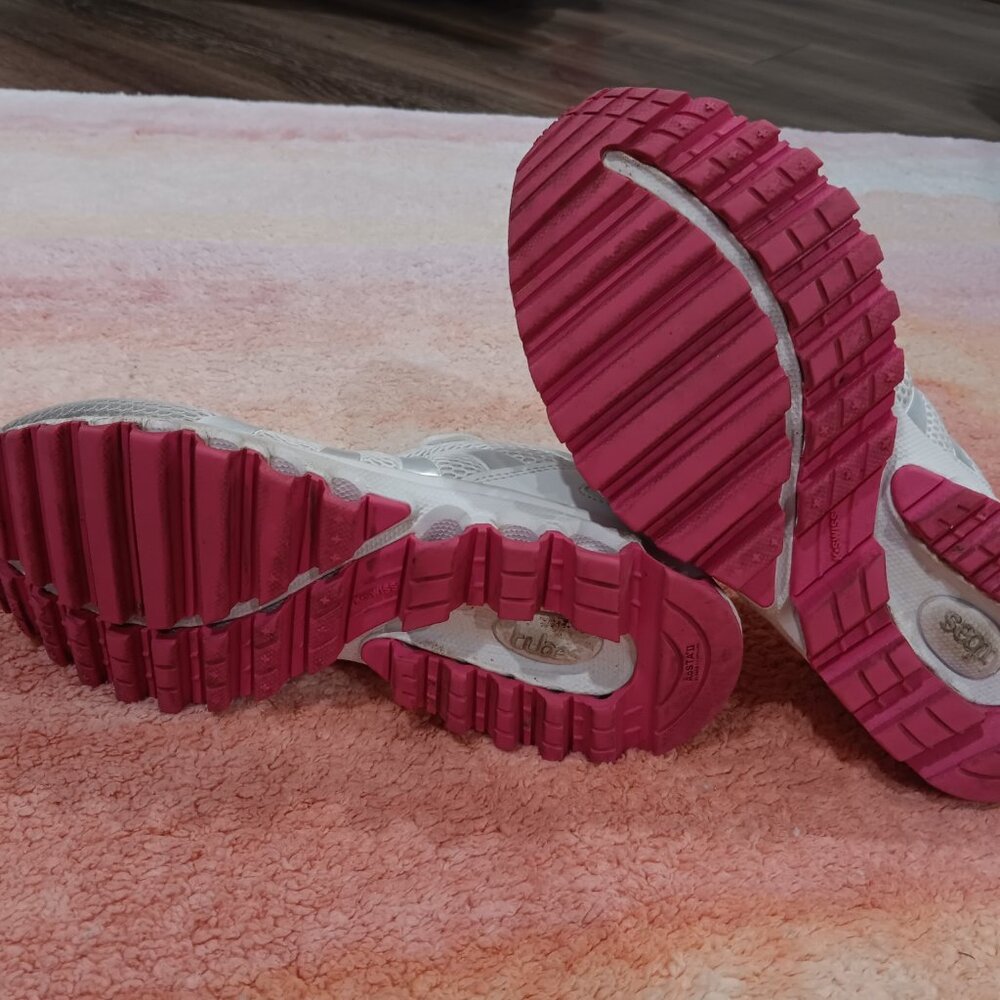 White & pink K Swiss Tubes / woman size 9.5 - Picture 3 of 5